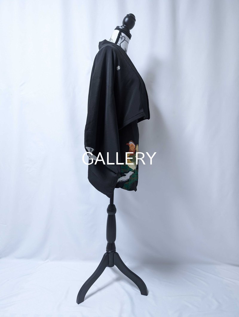 画像18: 【刺繍鴛鴦×丸に違い鷹の羽紋】黒留袖ショートパンツセットアップ＆オーバースカート (18)