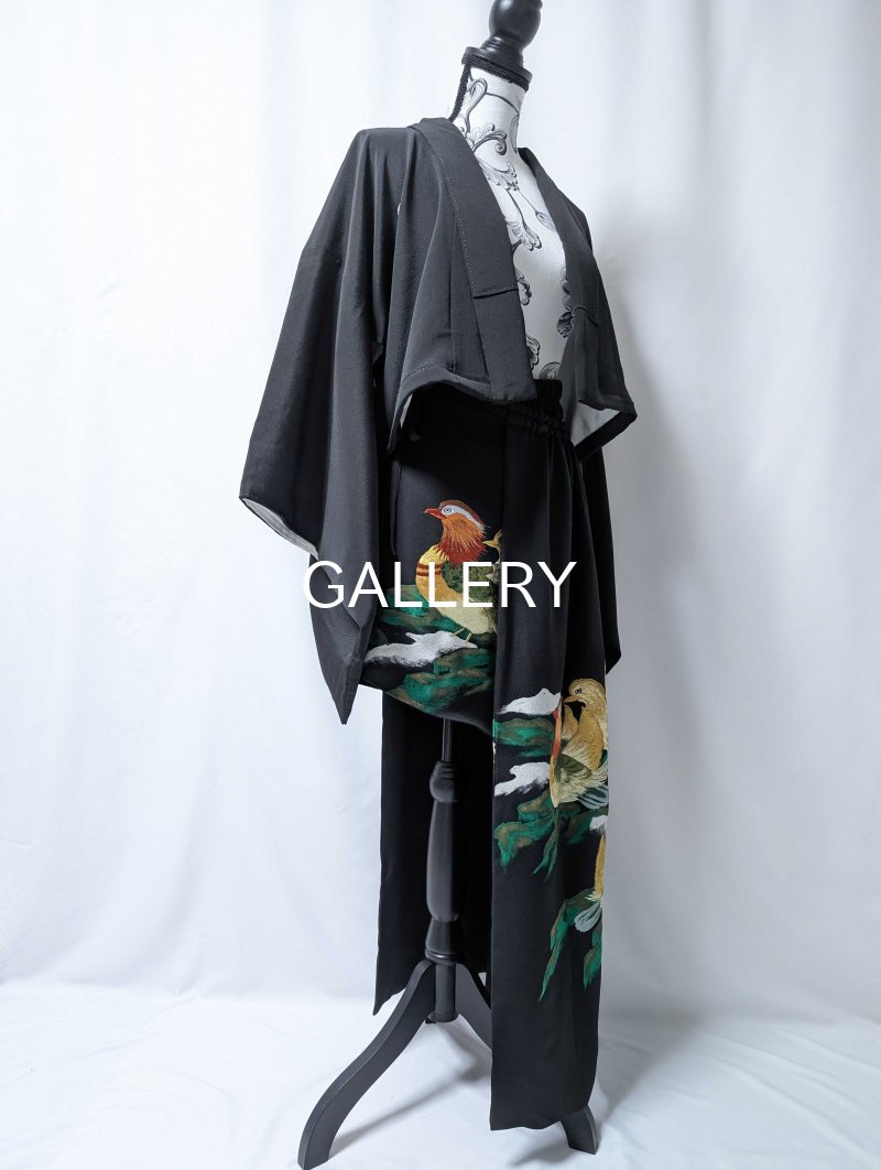 画像26: 【刺繍鴛鴦×丸に違い鷹の羽紋】黒留袖ショートパンツセットアップ＆オーバースカート (26)