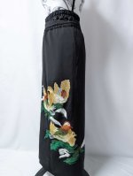 画像32: 【刺繍鴛鴦×丸に違い鷹の羽紋】黒留袖ショートパンツセットアップ＆オーバースカート (32)