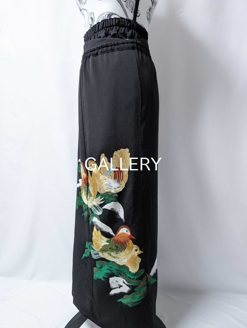 画像32: 【刺繍鴛鴦×丸に違い鷹の羽紋】黒留袖ショートパンツセットアップ＆オーバースカート (32)