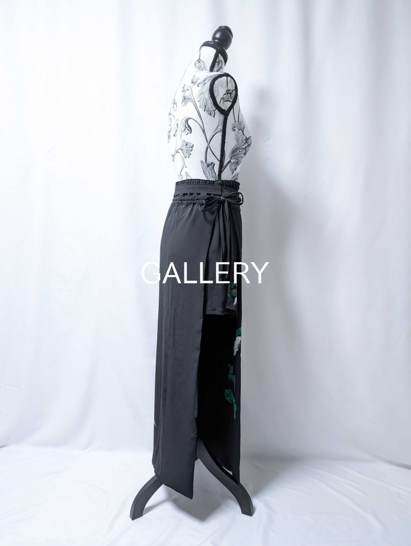 画像35: 【刺繍鴛鴦×丸に違い鷹の羽紋】黒留袖ショートパンツセットアップ＆オーバースカート (35)