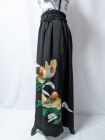 画像30: 【刺繍鴛鴦×丸に違い鷹の羽紋】黒留袖ショートパンツセットアップ＆オーバースカート (30)