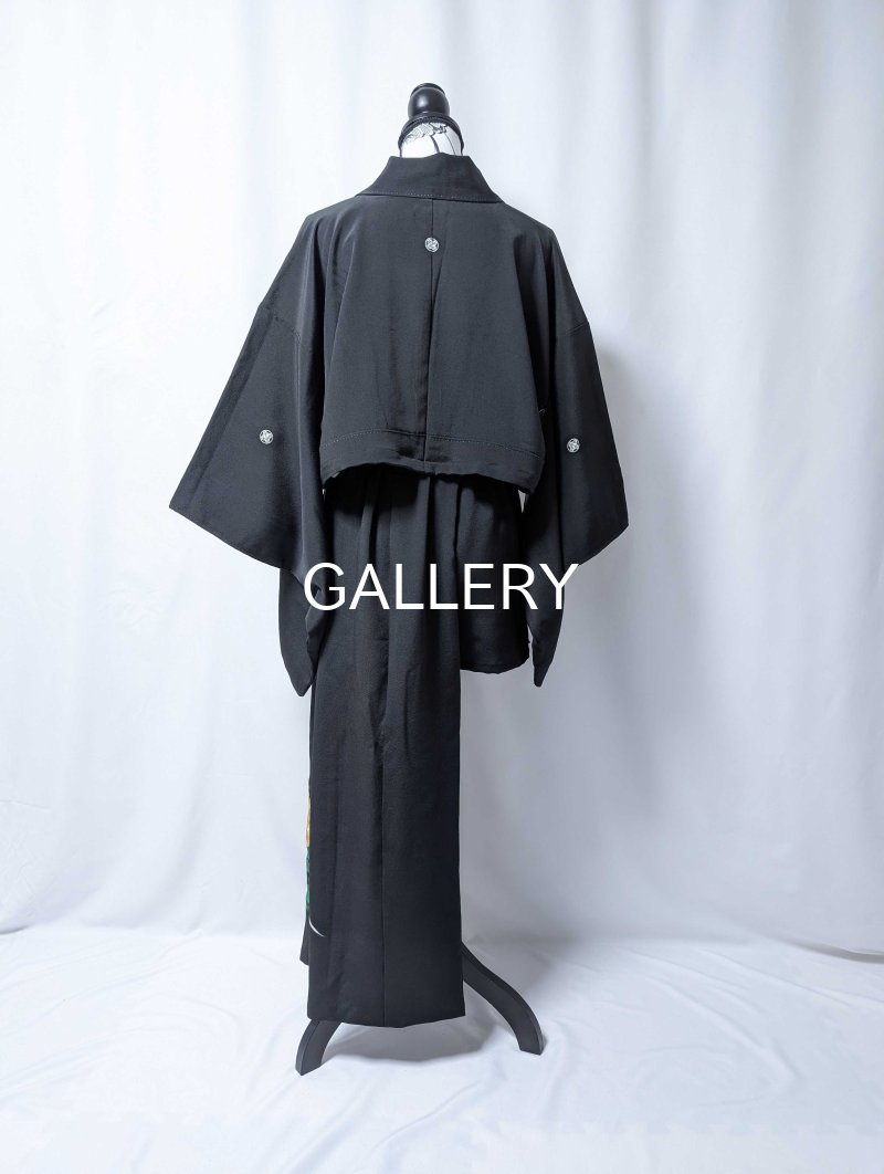 画像24: 【刺繍鴛鴦×丸に違い鷹の羽紋】黒留袖ショートパンツセットアップ＆オーバースカート (24)