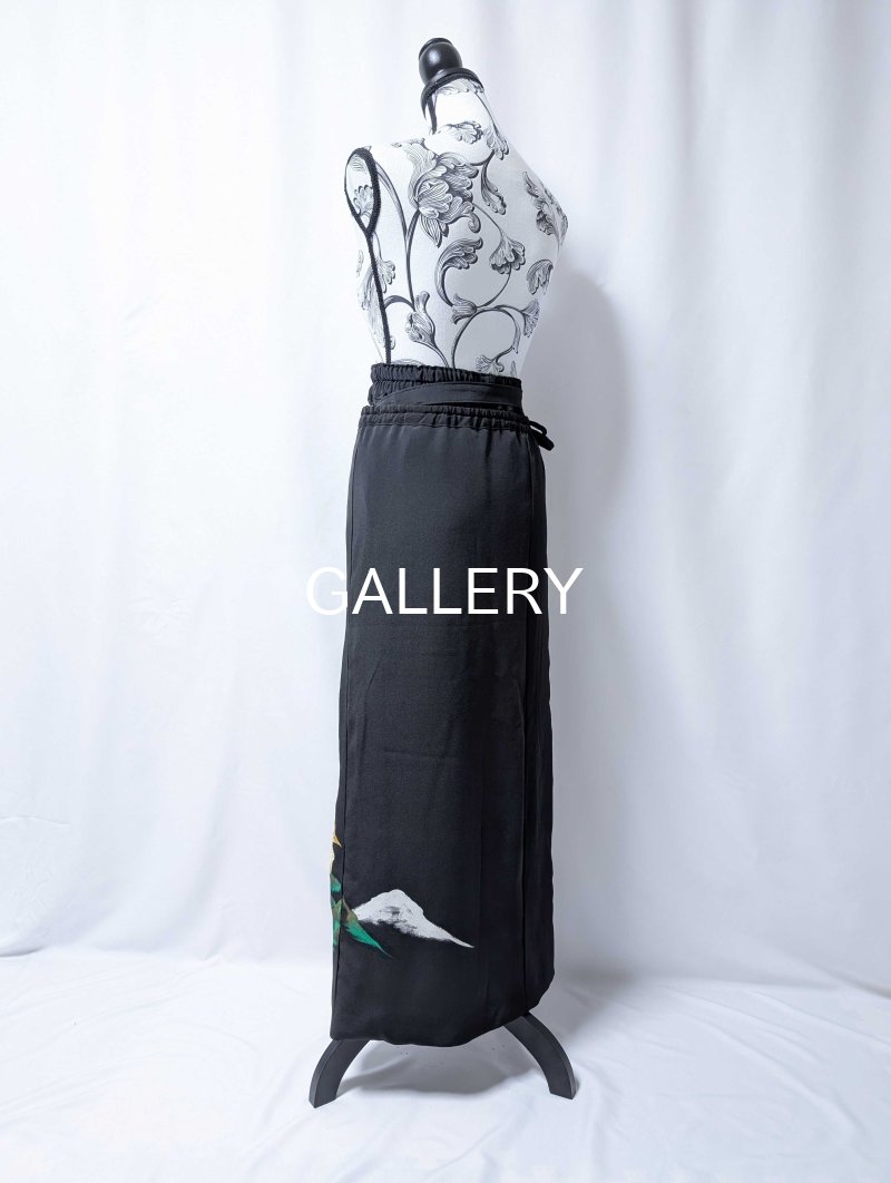 画像33: 【刺繍鴛鴦×丸に違い鷹の羽紋】黒留袖ショートパンツセットアップ＆オーバースカート (33)