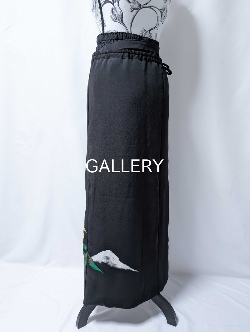 画像34: 【刺繍鴛鴦×丸に違い鷹の羽紋】黒留袖ショートパンツセットアップ＆オーバースカート (34)