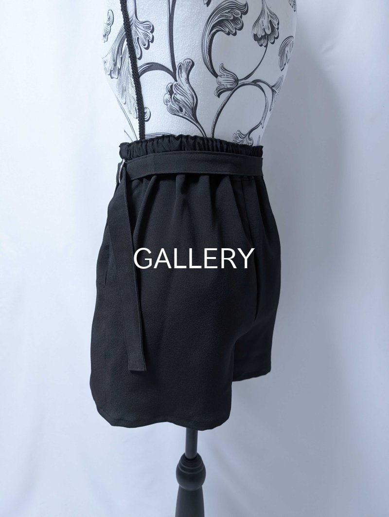 画像10: 【刺繍鴛鴦×丸に違い鷹の羽紋】黒留袖ショートパンツセットアップ＆オーバースカート (10)