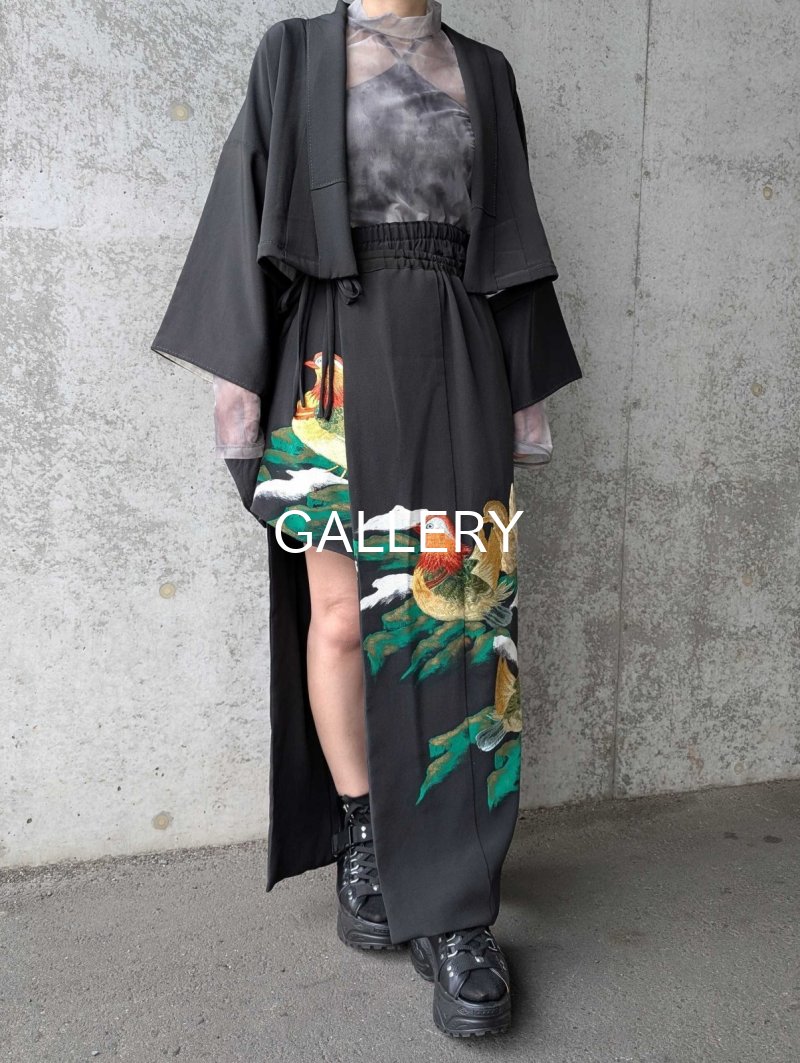 画像2: 【刺繍鴛鴦×丸に違い鷹の羽紋】黒留袖ショートパンツセットアップ＆オーバースカート (2)