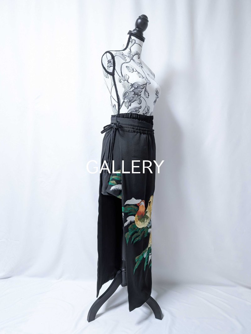 画像37: 【刺繍鴛鴦×丸に違い鷹の羽紋】黒留袖ショートパンツセットアップ＆オーバースカート (37)