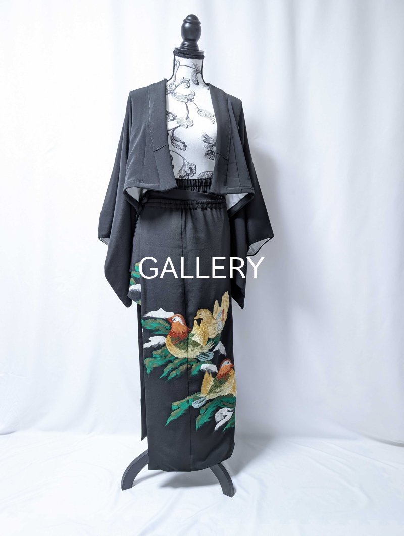 画像40: 【刺繍鴛鴦×丸に違い鷹の羽紋】黒留袖ショートパンツセットアップ＆オーバースカート (40)