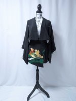 画像14: 【刺繍鴛鴦×丸に違い鷹の羽紋】黒留袖ショートパンツセットアップ＆オーバースカート (14)