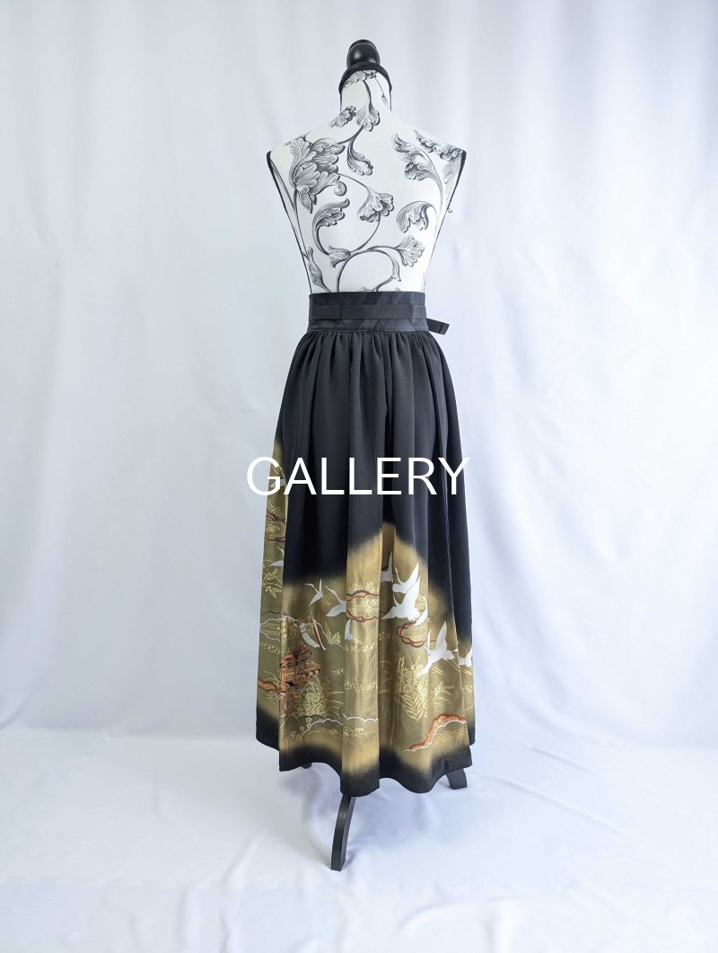 画像9: 【飛鶴×御所車文様】黒留袖オーバースカート (9)