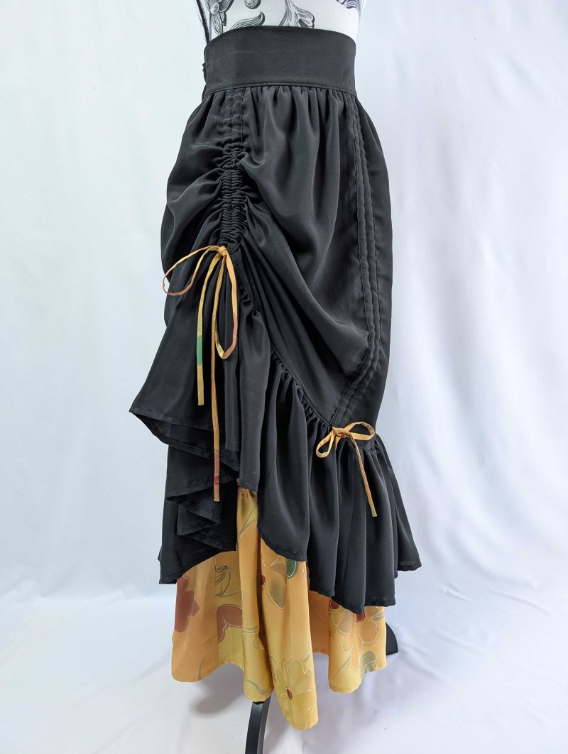 画像31: 【黒留袖-梅重-×小紋-山吹-】マーガレット＆シャンデリアフリルスカート (31)