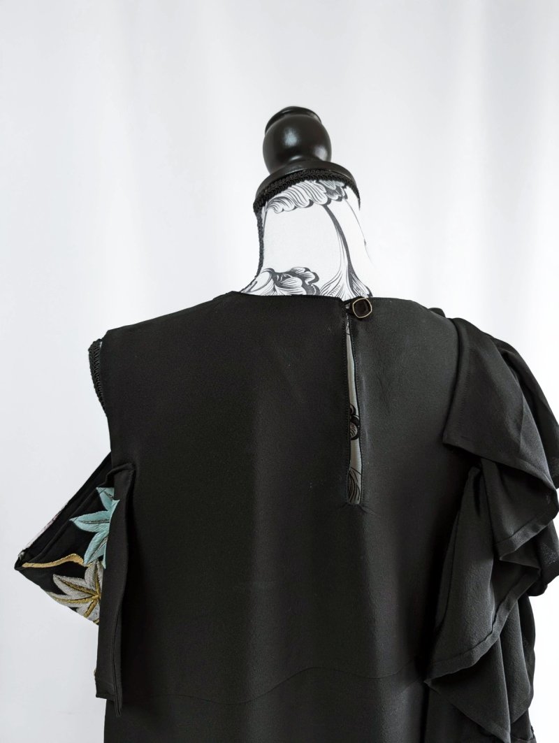 画像19: 【楓×絢爛刺繍】黒留袖アシンメトリーギャザーワンピース (19)