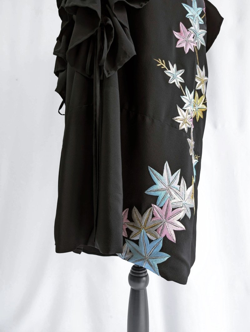 画像36: 【楓×絢爛刺繍】黒留袖アシンメトリーギャザーワンピース (36)