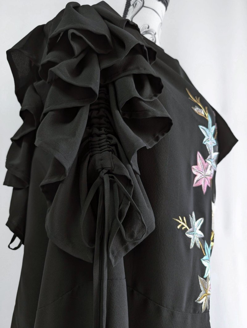 画像37: 【楓×絢爛刺繍】黒留袖アシンメトリーギャザーワンピース (37)