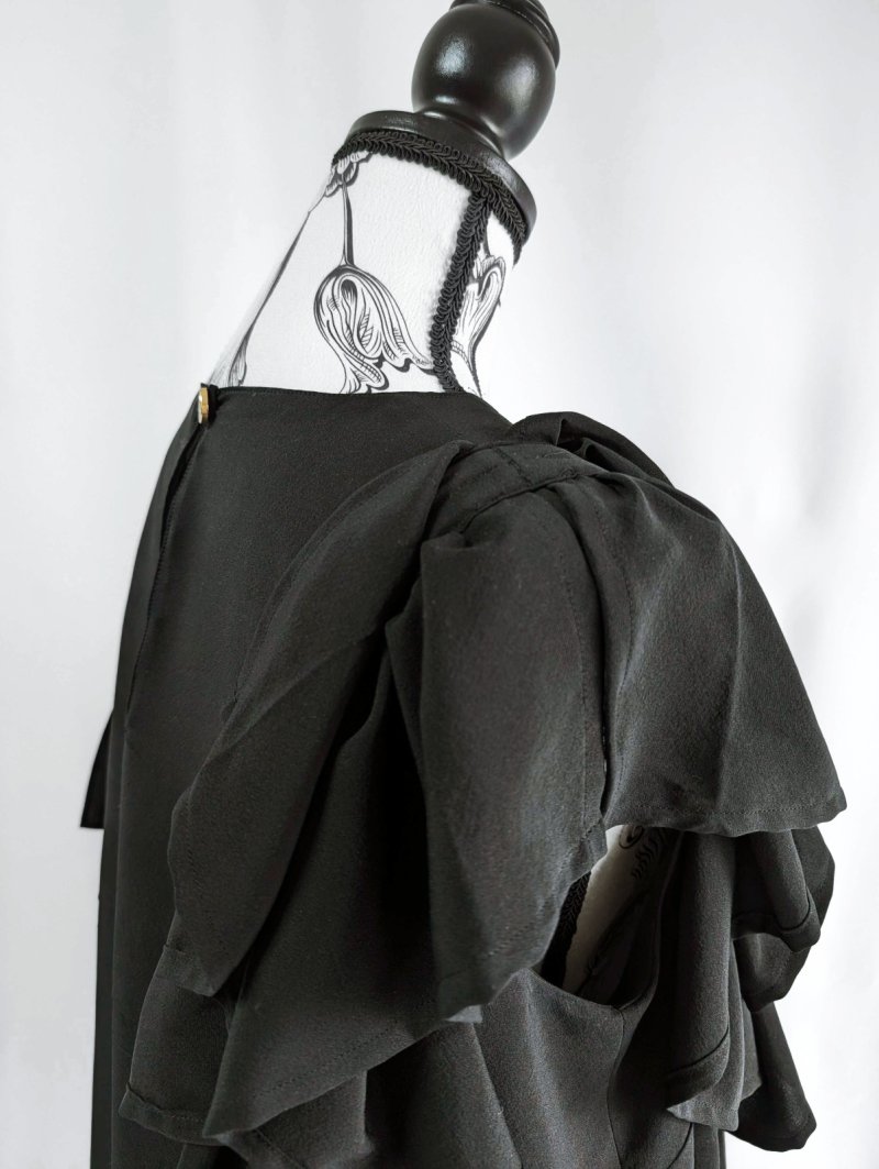 画像23: 【楓×絢爛刺繍】黒留袖アシンメトリーギャザーワンピース (23)