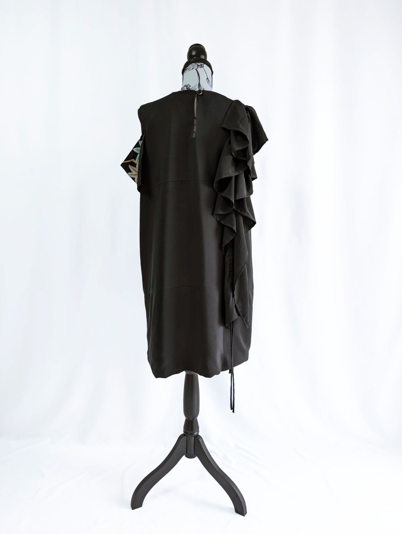 画像18: 【楓×絢爛刺繍】黒留袖アシンメトリーギャザーワンピース (18)