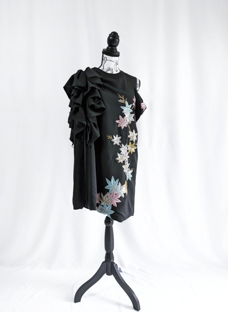 画像26: 【楓×絢爛刺繍】黒留袖アシンメトリーギャザーワンピース (26)