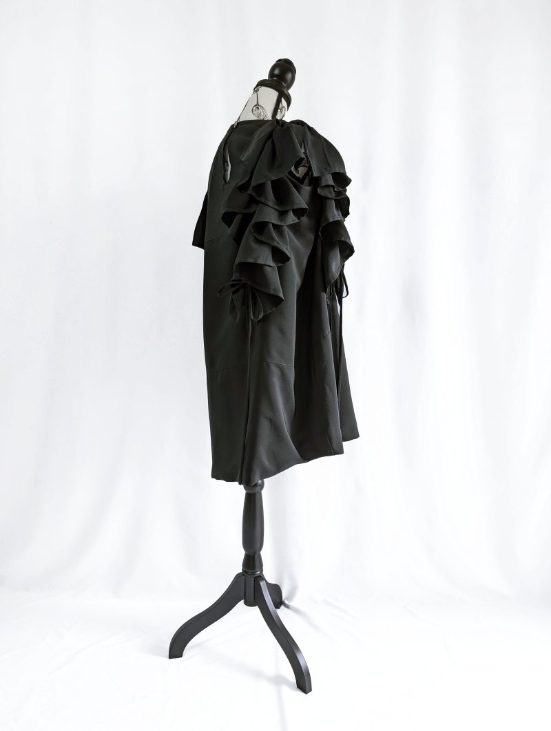 画像32: 【楓×絢爛刺繍】黒留袖アシンメトリーギャザーワンピース (32)