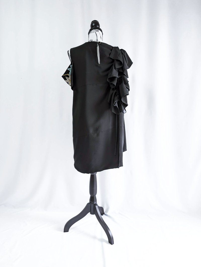 画像30: 【楓×絢爛刺繍】黒留袖アシンメトリーギャザーワンピース (30)