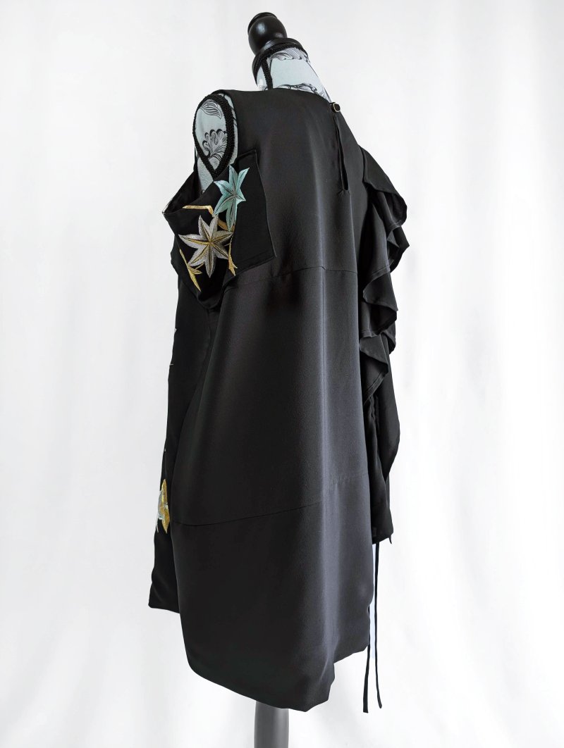 画像17: 【楓×絢爛刺繍】黒留袖アシンメトリーギャザーワンピース (17)