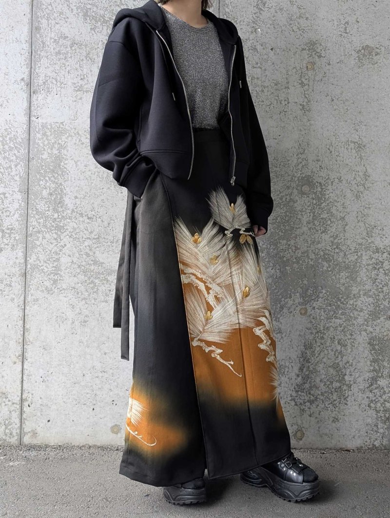 画像2: 【墨黒×松葉白金】黒留袖ワイドラップパンツ (2)