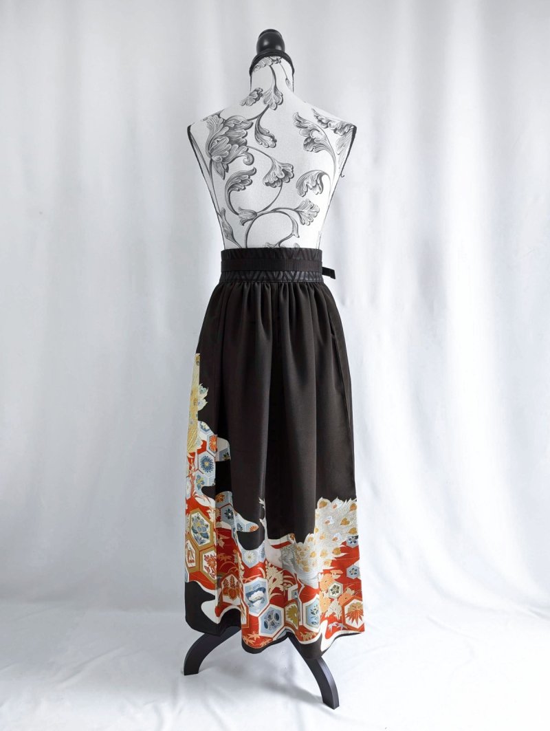 画像16: 【刺繍孔雀×亀甲文様】黒留袖オーバースカート (16)