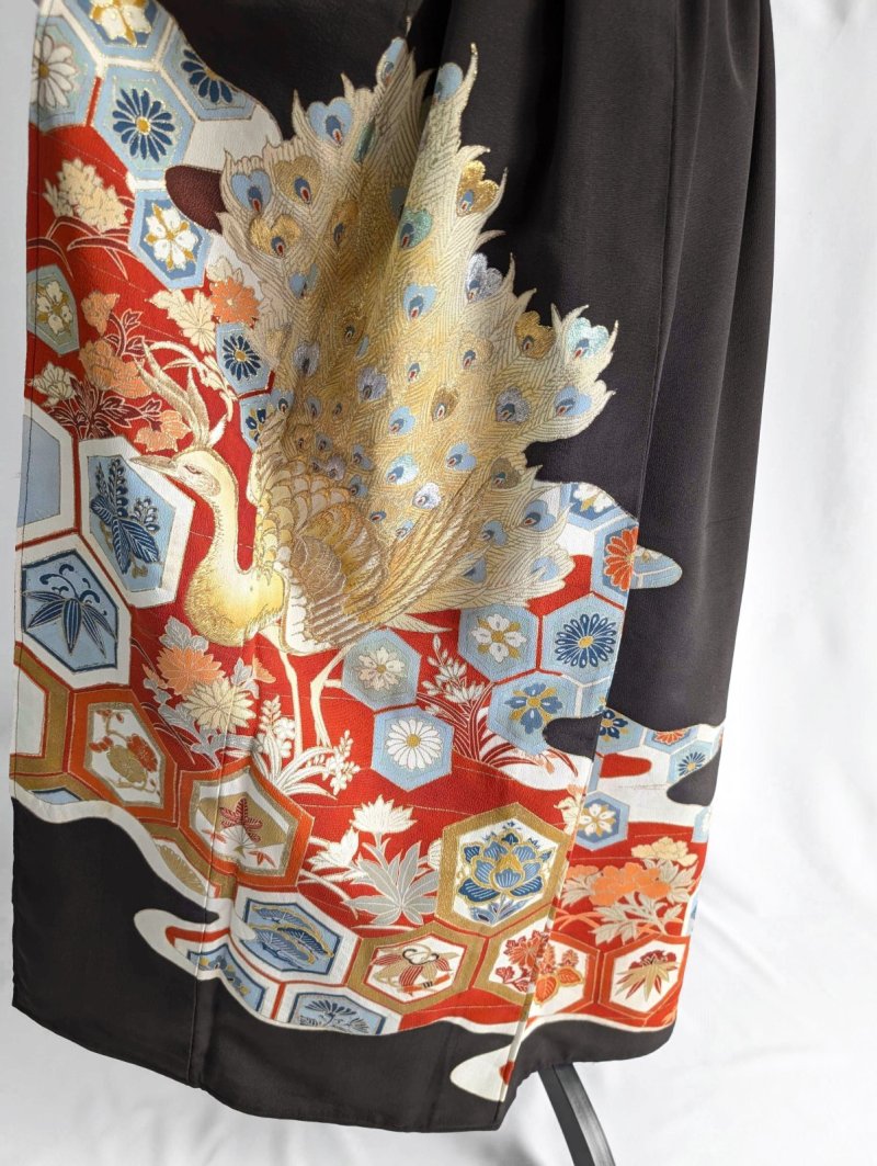 画像13: 【刺繍孔雀×亀甲文様】黒留袖オーバースカート (13)