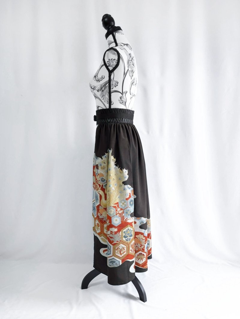 画像14: 【刺繍孔雀×亀甲文様】黒留袖オーバースカート (14)