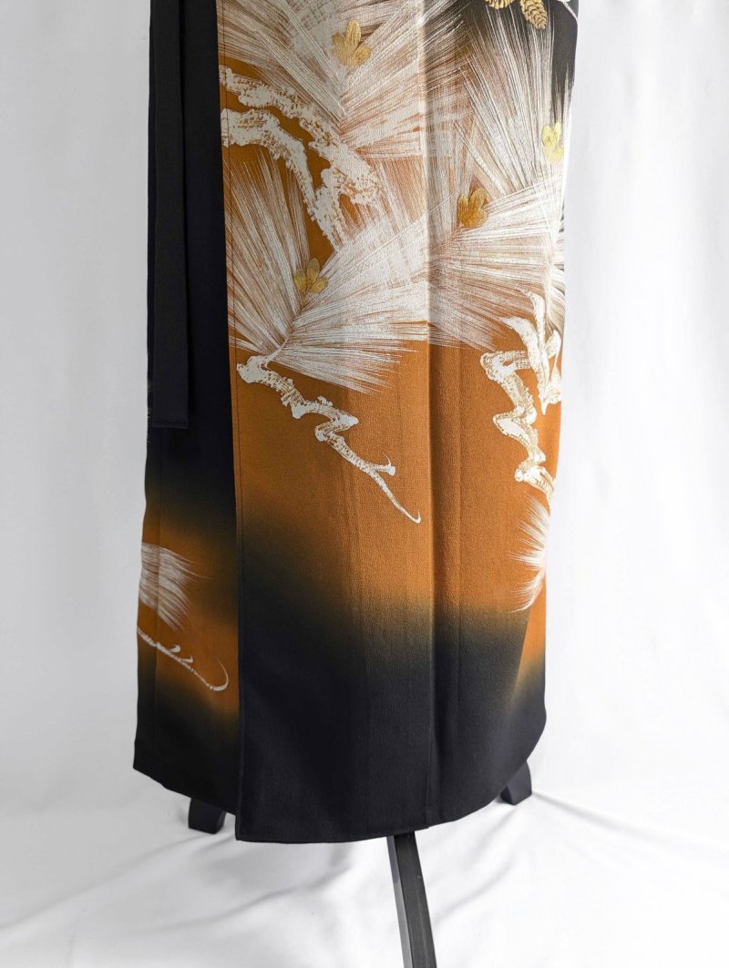 画像11: 【墨黒×松葉白金】黒留袖ワイドラップパンツ (11)