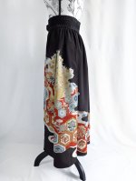 画像16: 【刺繍孔雀×亀甲文様】黒留袖オーバースカート (16)