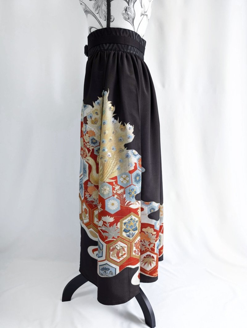 画像15: 【刺繍孔雀×亀甲文様】黒留袖オーバースカート (15)