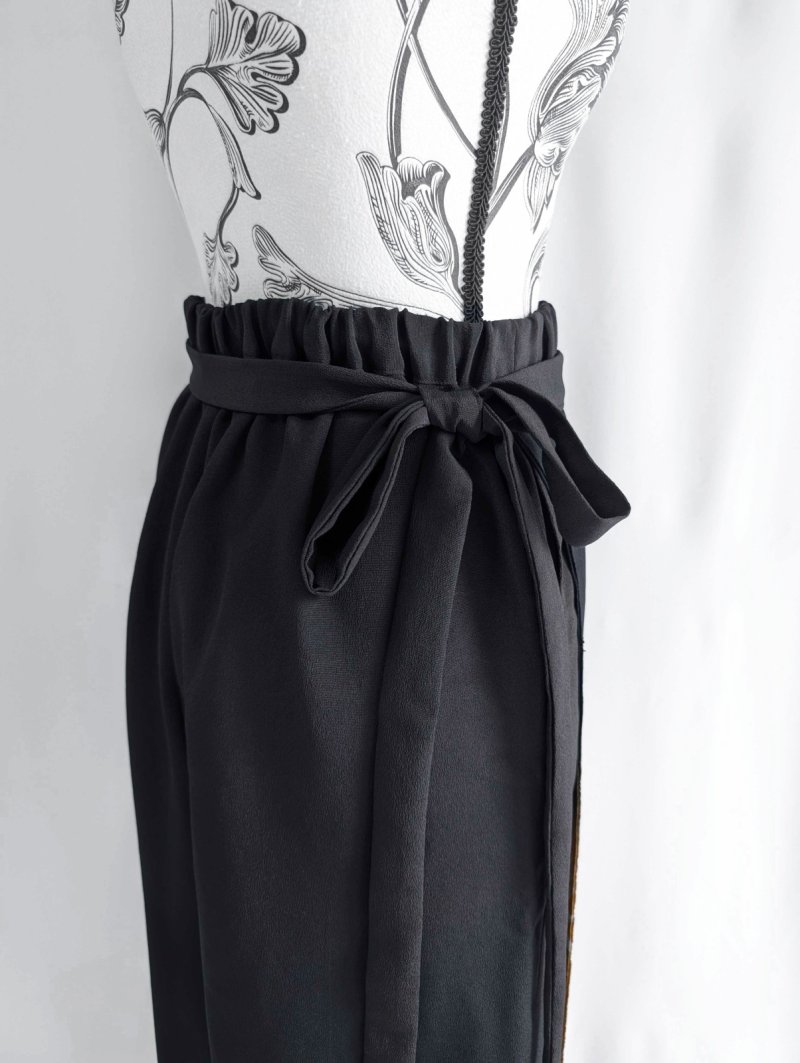 画像21: 【墨黒×松葉白金】黒留袖ワイドラップパンツ (21)