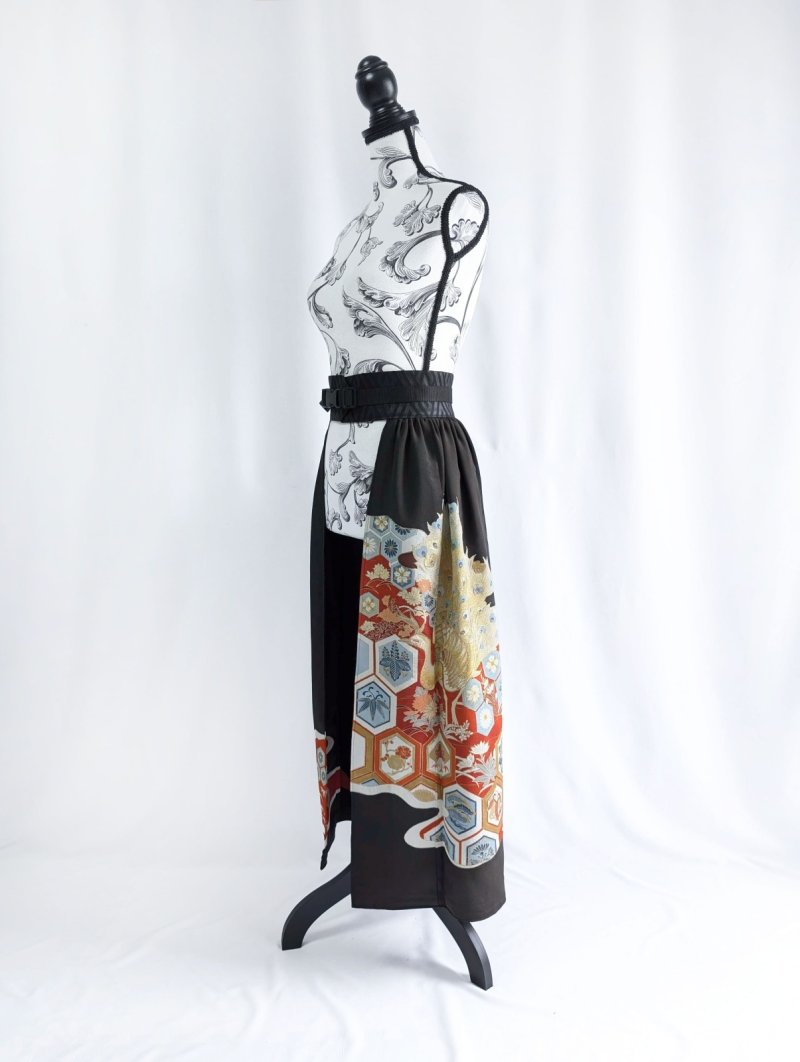 画像11: 【刺繍孔雀×亀甲文様】黒留袖オーバースカート (11)