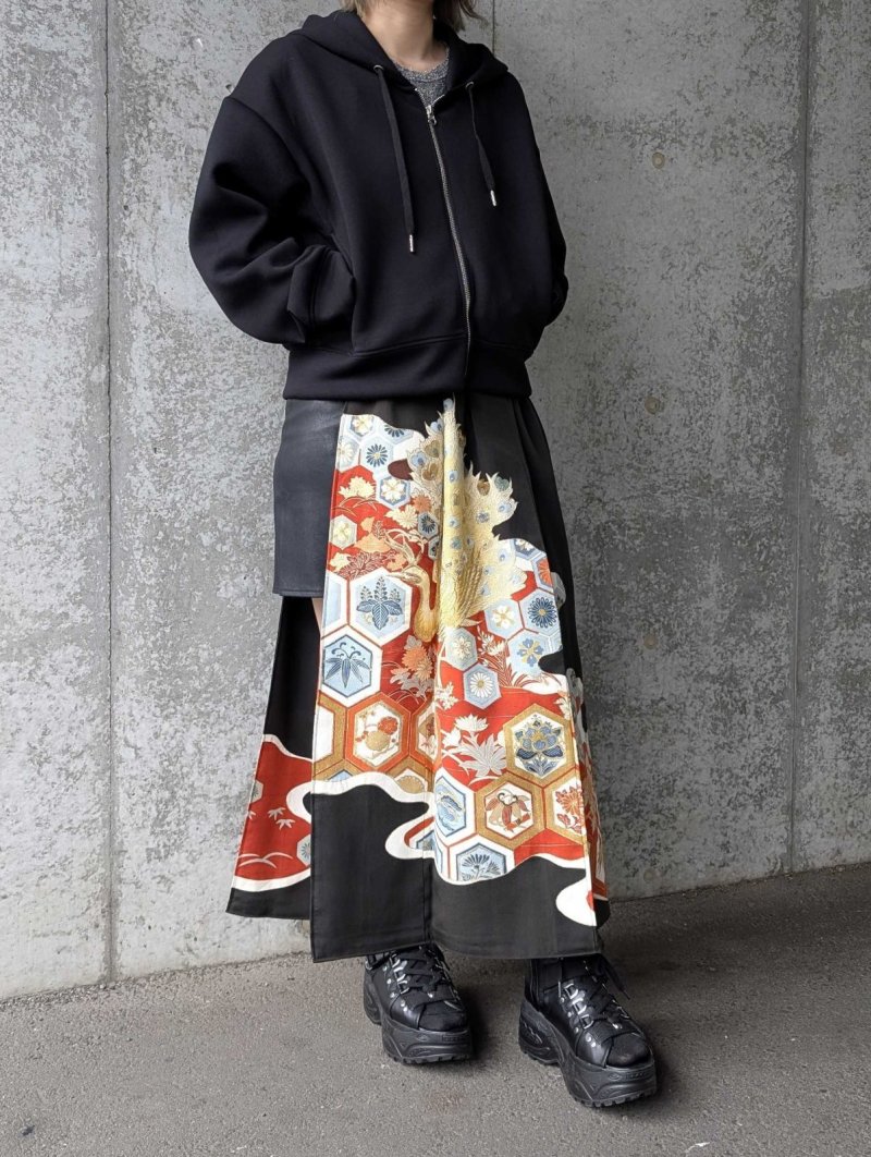 画像5: 【刺繍孔雀×亀甲文様】黒留袖オーバースカート (5)
