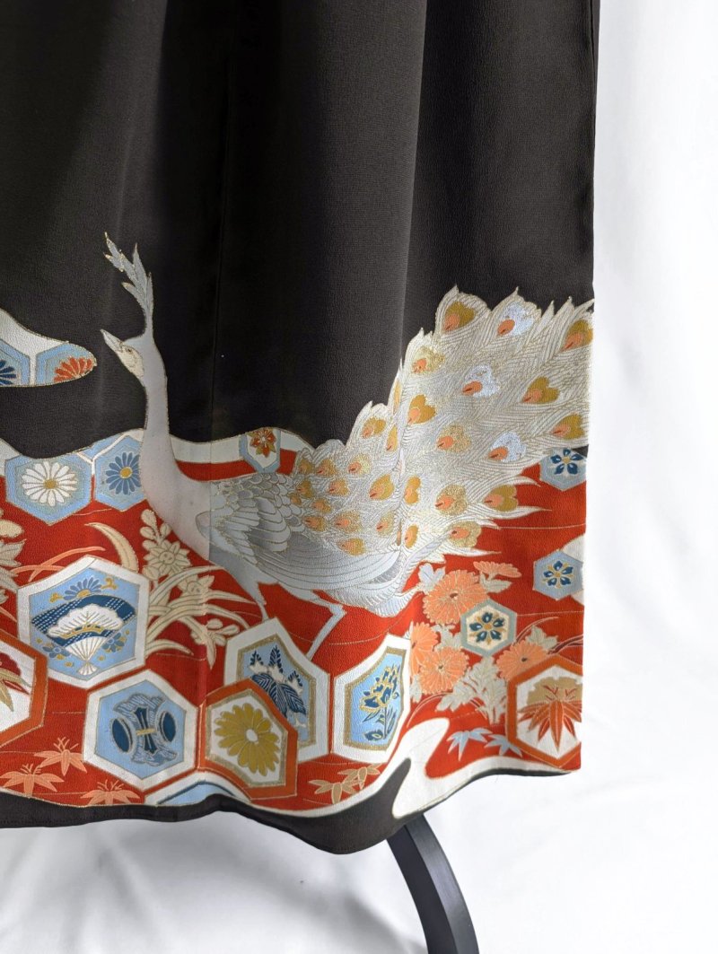画像18: 【刺繍孔雀×亀甲文様】黒留袖オーバースカート (18)