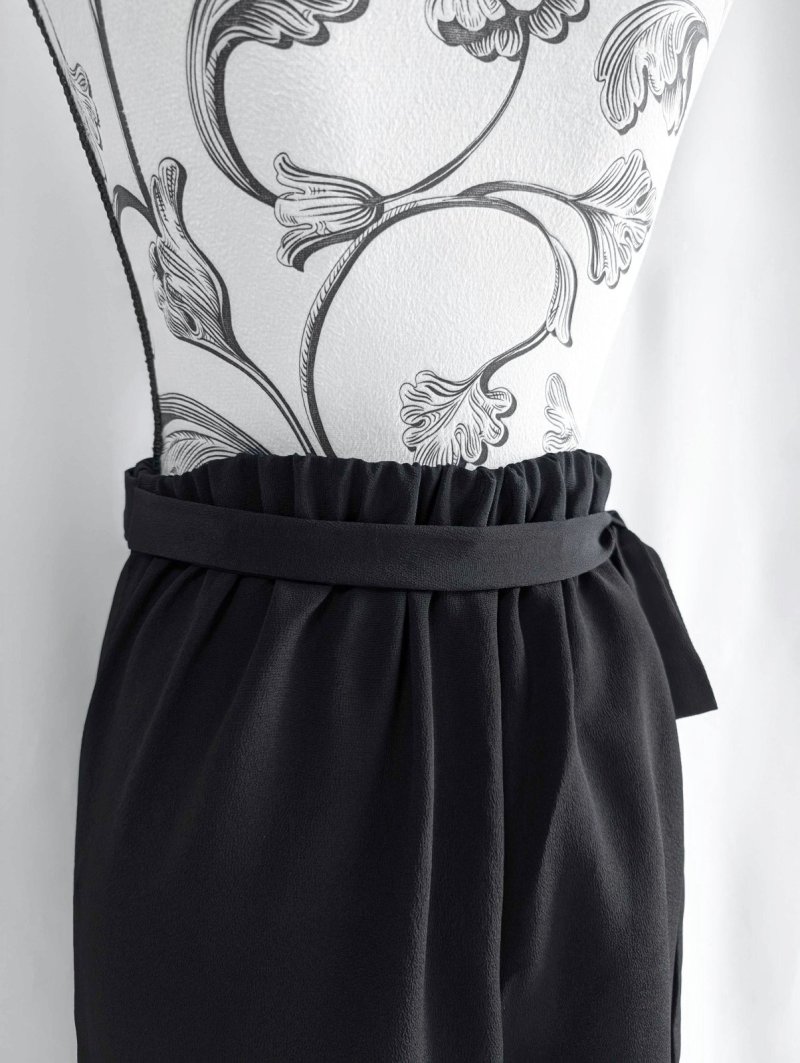 画像18: 【墨黒×松葉白金】黒留袖ワイドラップパンツ (18)