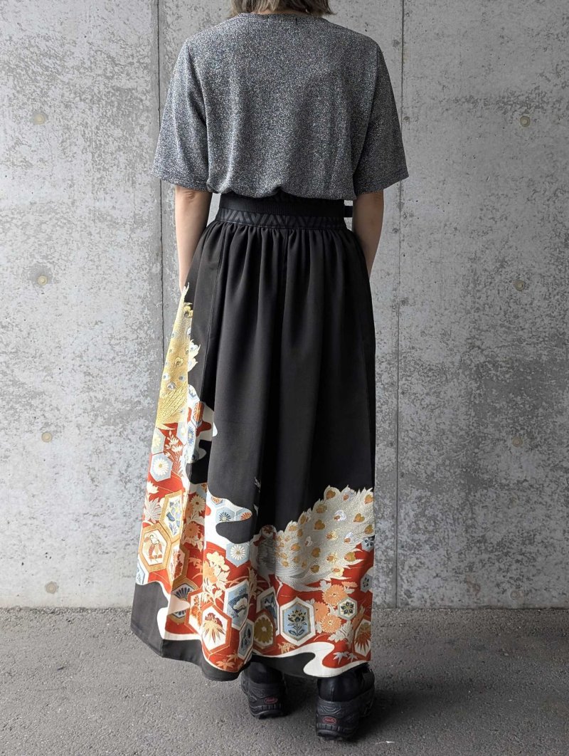 画像8: 【刺繍孔雀×亀甲文様】黒留袖オーバースカート (8)