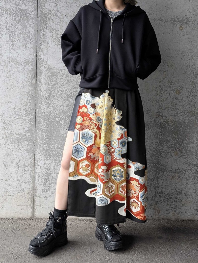 画像6: 【刺繍孔雀×亀甲文様】黒留袖オーバースカート (6)