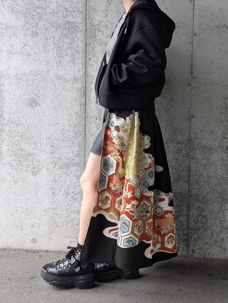 画像3: 【刺繍孔雀×亀甲文様】黒留袖オーバースカート (3)