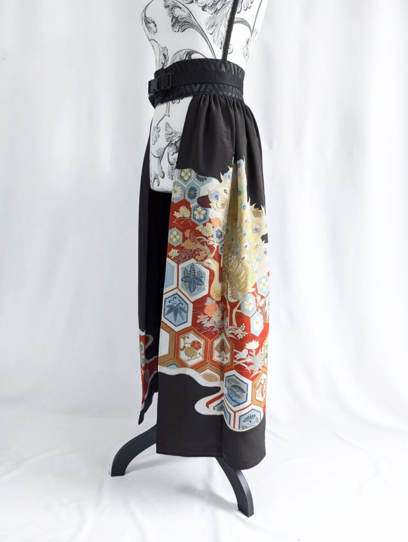 画像12: 【刺繍孔雀×亀甲文様】黒留袖オーバースカート (12)