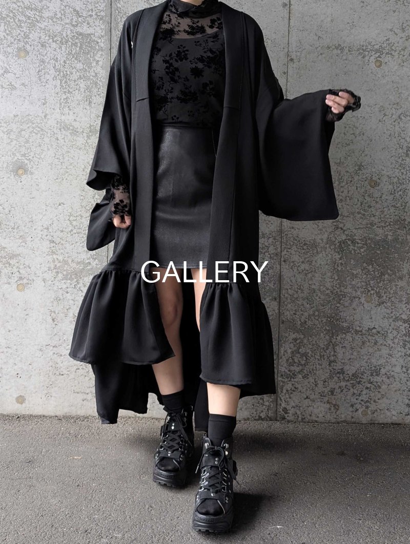 画像3: 【尻合せ三つ洲浜紋】黒紋付フリルガウン (3)