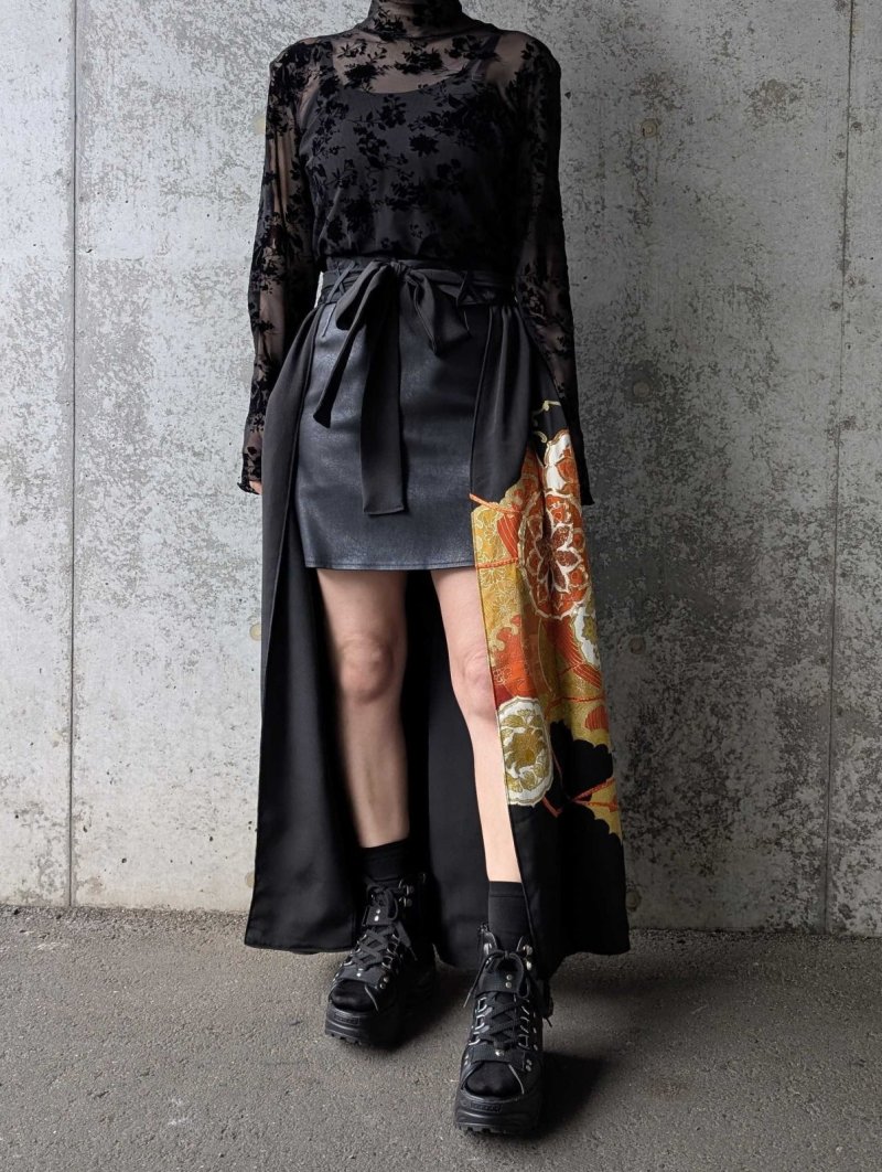 画像7: 【牡丹×丸に剣片食紋】黒留袖オーバースカートセットアップ - Directed Waist - (7)