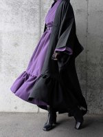画像10: 【尻合せ三つ洲浜紋】黒紋付フリルガウン (10)