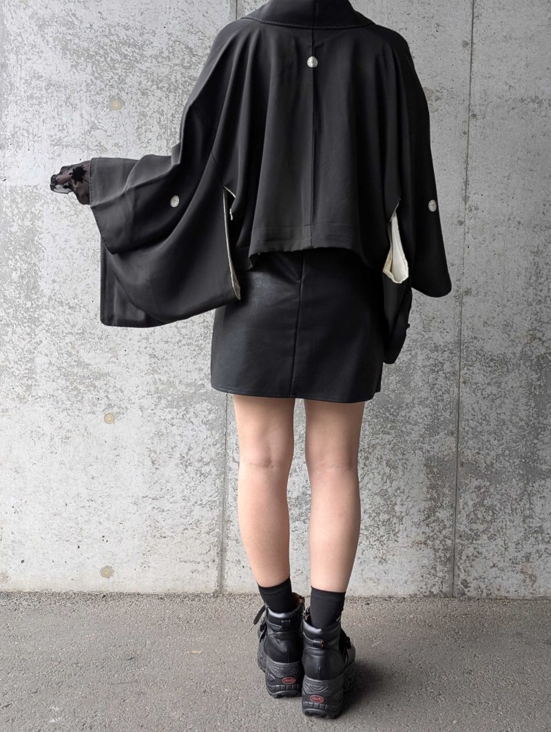 画像11: 【牡丹×丸に剣片食紋】黒留袖オーバースカートセットアップ - Directed Waist - (11)