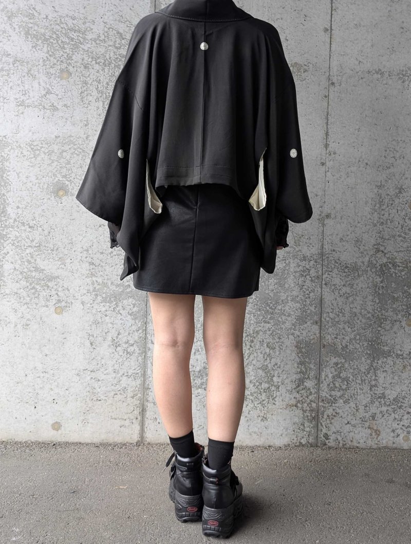 画像10: 【牡丹×丸に剣片食紋】黒留袖オーバースカートセットアップ - Directed Waist - (10)