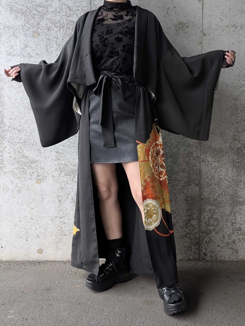 画像3: 【牡丹×丸に剣片食紋】黒留袖オーバースカートセットアップ - Directed Waist - (3)