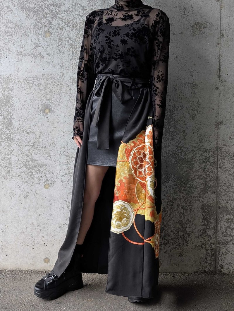 画像8: 【牡丹×丸に剣片食紋】黒留袖オーバースカートセットアップ - Directed Waist - (8)