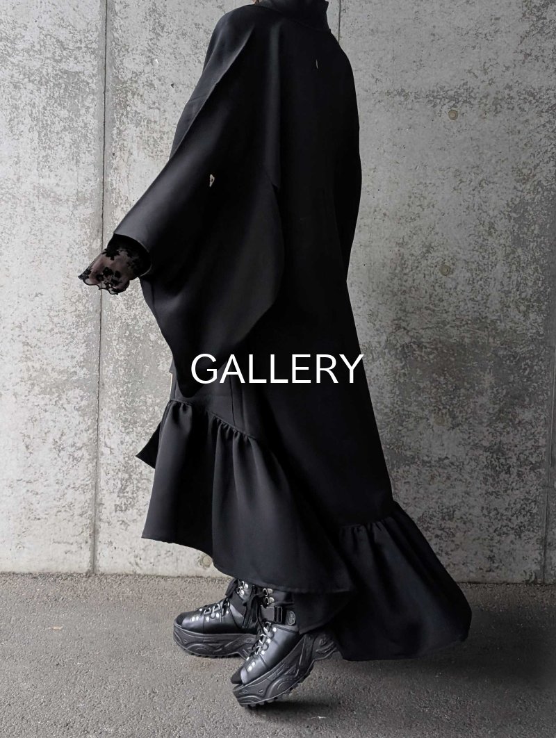 画像4: 【尻合せ三つ洲浜紋】黒紋付フリルガウン (4)