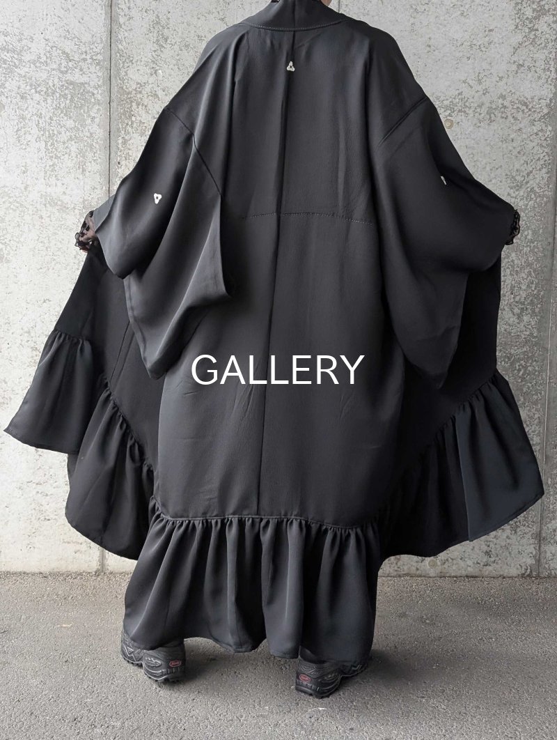 画像5: 【尻合せ三つ洲浜紋】黒紋付フリルガウン (5)